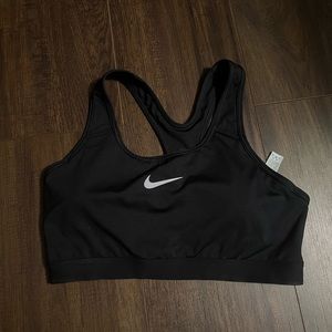 black nike sports bra